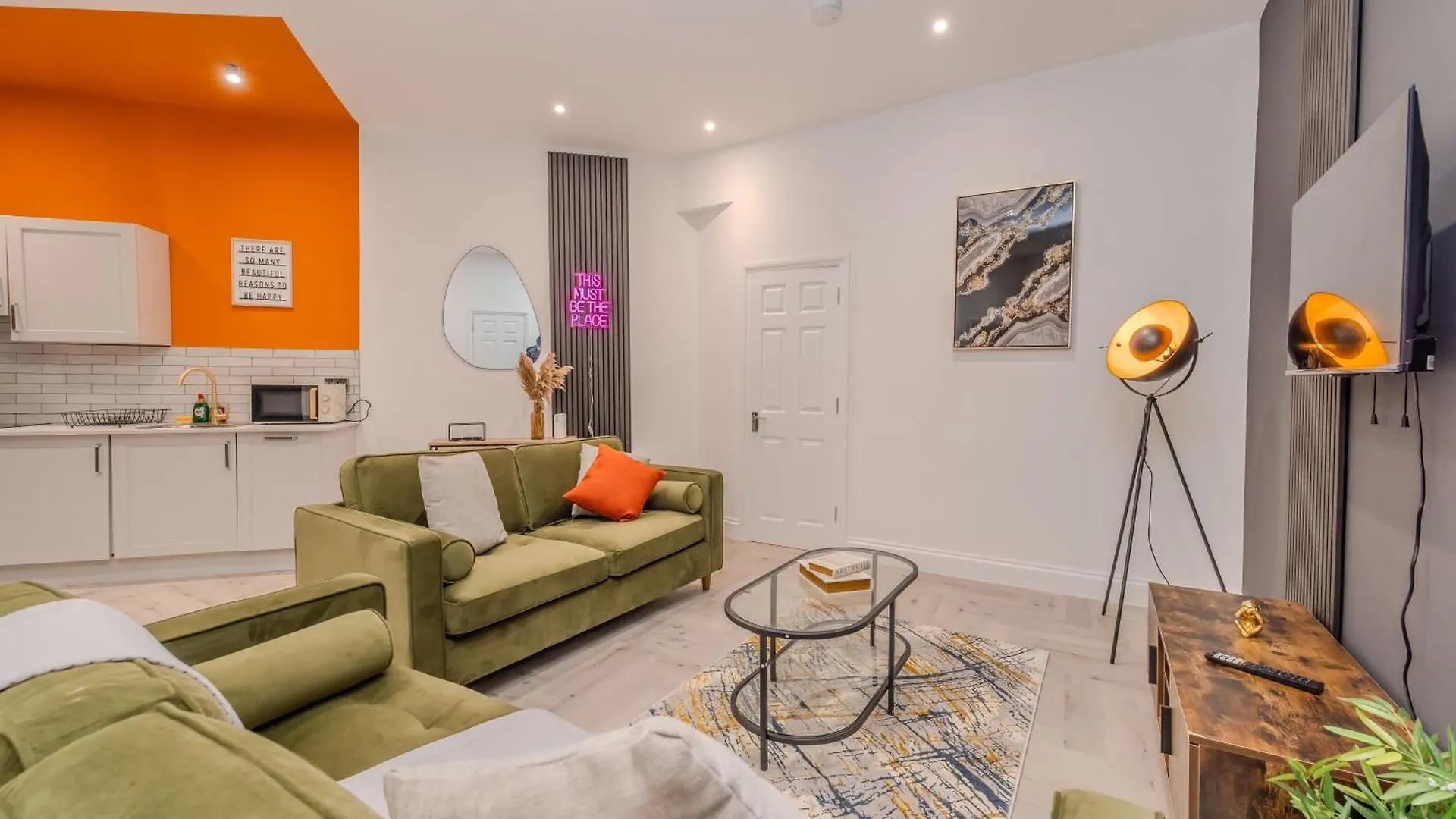 Stylish 3-Bedroom Flat Near Brighton Beach And Iconic Lanes