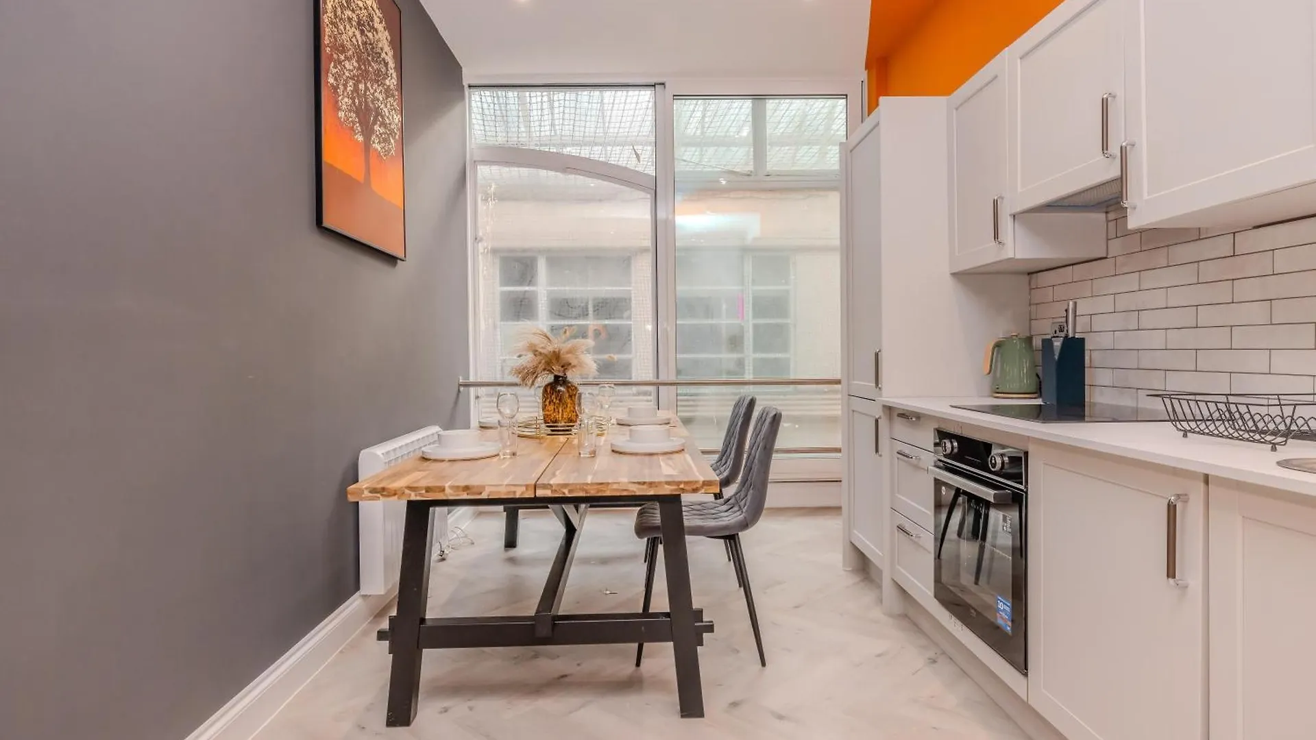 Stylish 3-Bedroom Flat Near Brighton Beach And Iconic Lanes 0*,  Reino Unido